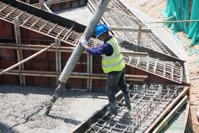 江西定南新陽智慧風(fēng)電場(chǎng)首臺(tái)風(fēng)機(jī)基礎(chǔ)順利澆筑完成，綠色能源建設(shè)邁出關(guān)鍵一步